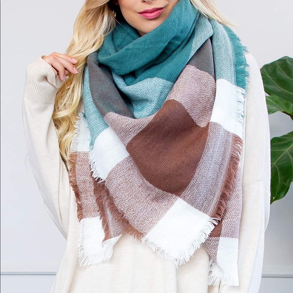 NWOT Square Chunky Blanket Scarf Shawl Wrap Warm Cozy Plaid Blanket Stripe Light